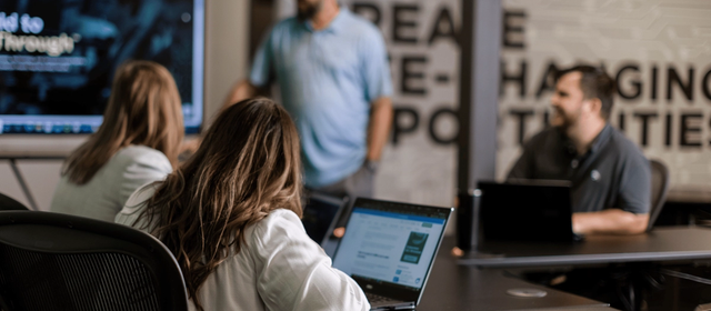 End-User Involvement in Surprise Software Product Launch